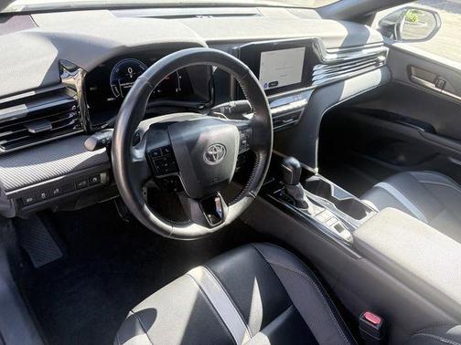 Ice Cap 2025 Toyota Camry SE