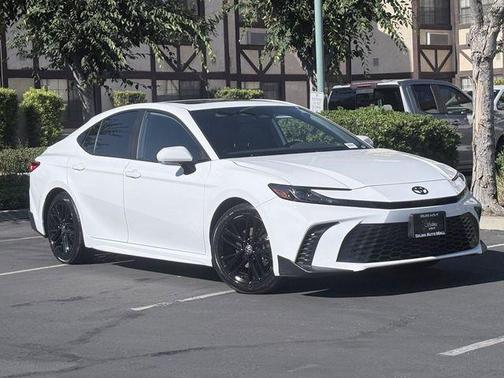 Ice Cap 2025 Toyota Camry SE