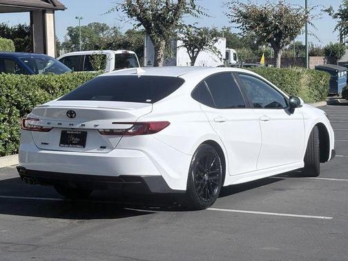 Ice Cap 2025 Toyota Camry SE