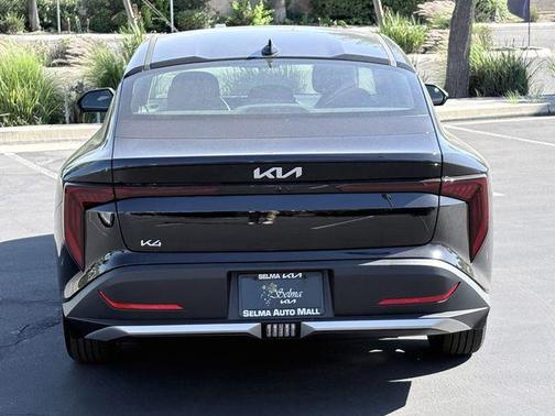 Aurora Black Pearl 2026 Kia K4 LXS
