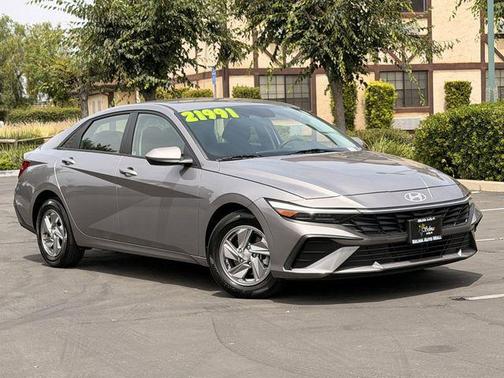 Fluid Metal 2025 Hyundai ELANTRA SE