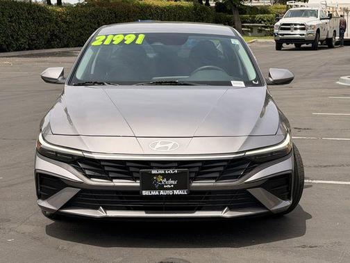 Fluid Metal 2025 Hyundai ELANTRA SE
