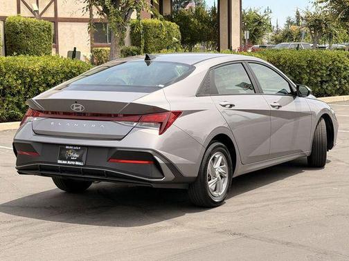 Fluid Metal 2025 Hyundai ELANTRA SE