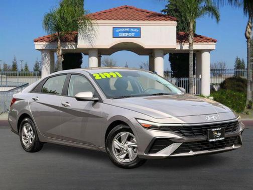 Fluid Metal 2025 Hyundai ELANTRA SE