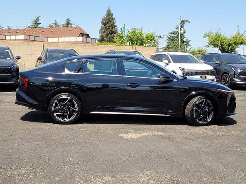 Aurora Black Pearl 2026 Kia K4 GT-Line