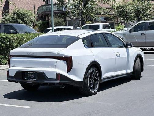 Snow White Pearl 2026 Kia K4 GT-Line