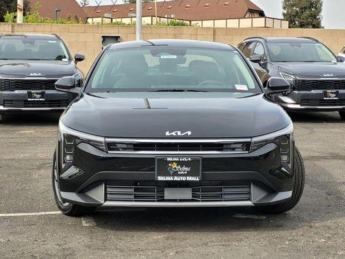 Aurora Black Pearl 2026 Kia K4 EX