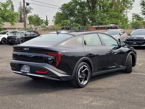 Aurora Black Pearl 2026 Kia K4 EX