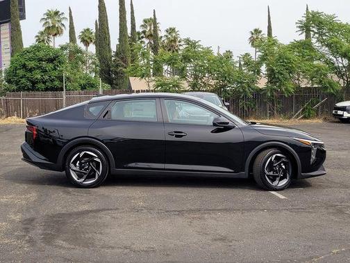 Aurora Black Pearl 2026 Kia K4 EX