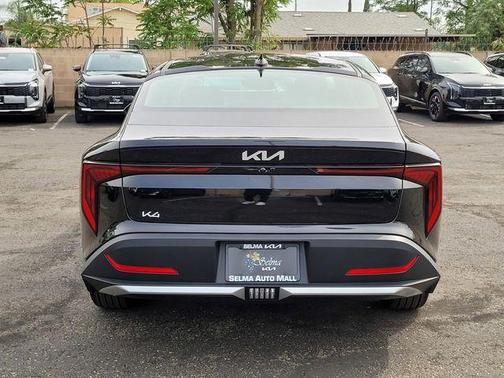 Aurora Black Pearl 2026 Kia K4 EX