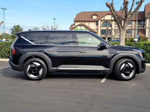 2026 Kia EV9 Light Long Range