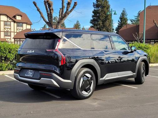 2026 Kia EV9 Light Long Range