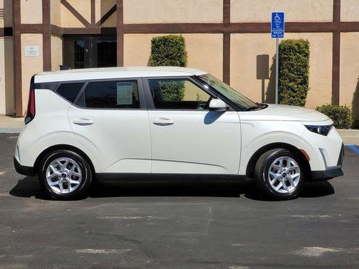 Snow White Pearl 2025 Kia Soul LX