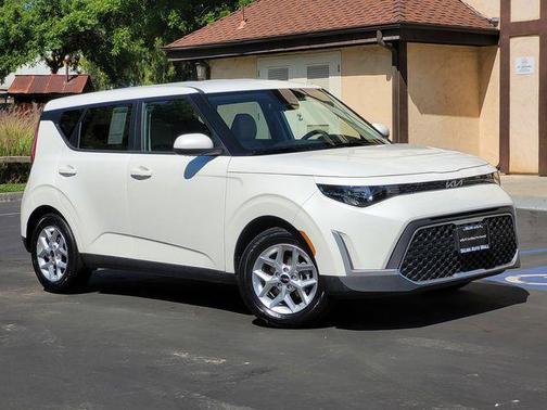 Snow White Pearl 2025 Kia Soul LX