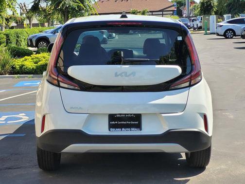 Snow White Pearl 2025 Kia Soul LX