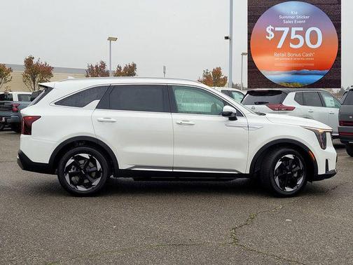 Snow White Pearl 2026 Kia Sorento Hybrid EX