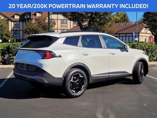 Snow White Pearl 2026 Kia Sportage Hybrid EX
