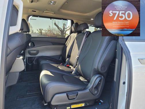 Snow White Pearl 2026 Kia Carnival Hybrid SX