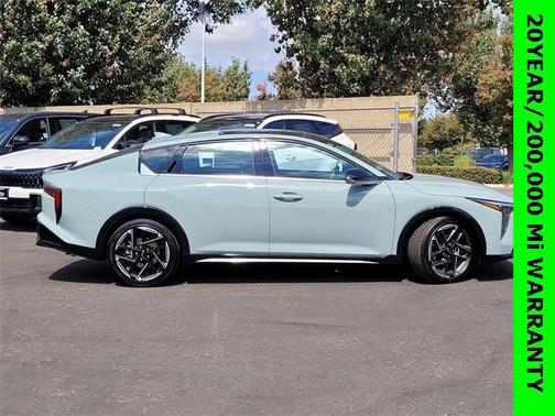 2025 Kia K4 GT-Line