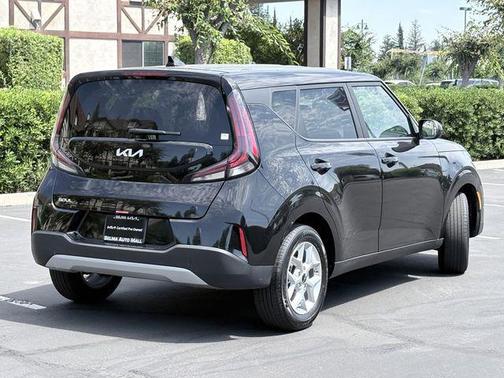 Fusion Black 2025 Kia Soul LX