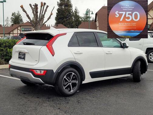 Snow White Pearl 2026 Kia Niro LX