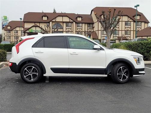 2026 Kia Niro LX
