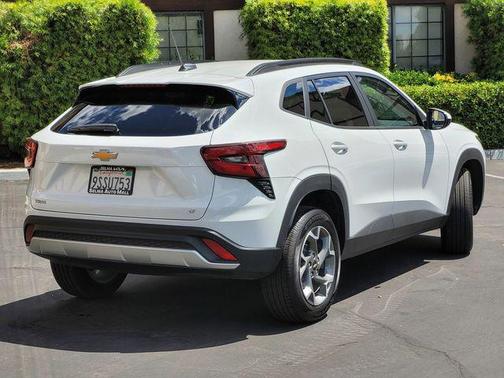 Summit White 2025 Chevrolet Trax LT