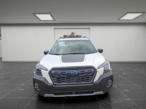 Crystal White Pearl 2025 Subaru Forester Wilderness
