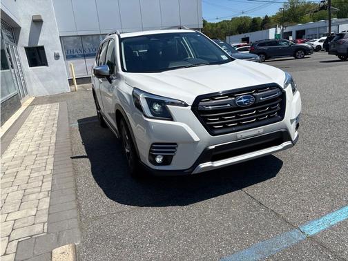 Crystal White Pearl 2022 Subaru Forester Touring