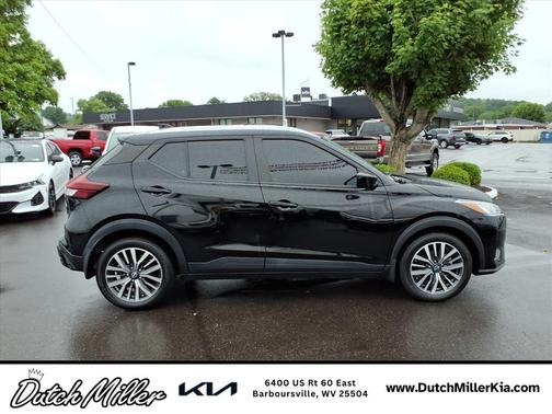 Super Black 2022 Nissan Kicks SV