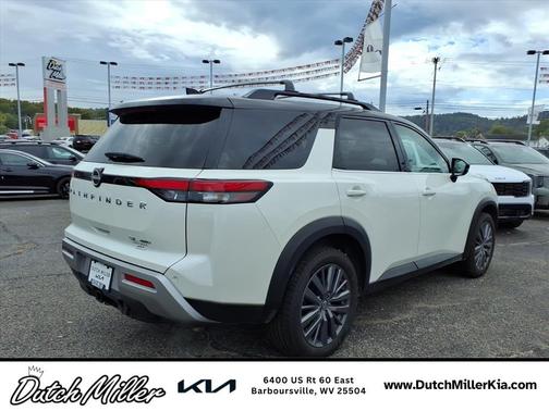 2023 Nissan Pathfinder SL 4WD