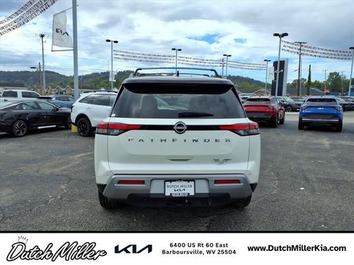 2023 Nissan Pathfinder SL 4WD