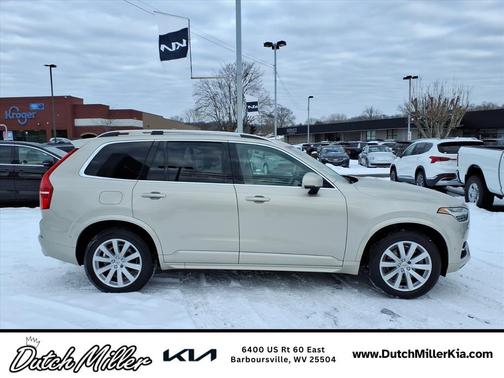 2016 Volvo XC90 T6 Momentum