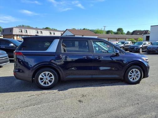 2023 Kia Carnival LX