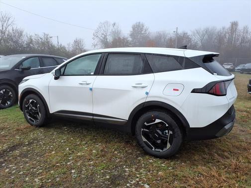 Snow White Pearl 2026 Kia Sportage SX Turbo