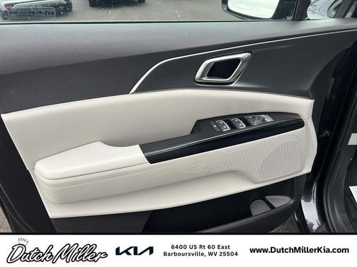 2023 Kia Carnival LX