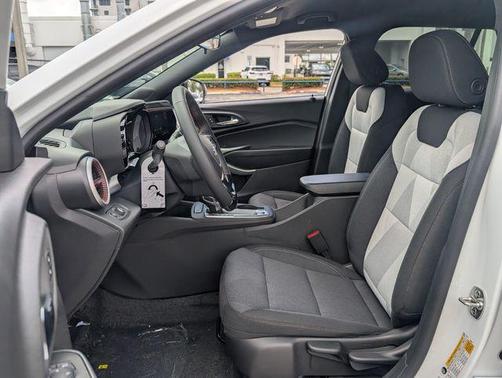 Summit White 2026 Chevrolet Trax 1RS