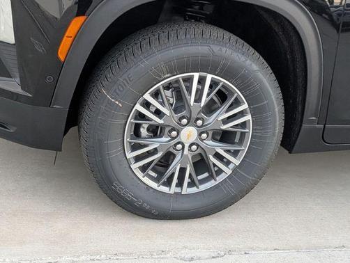 Mosaic Black Metallic 2026 Chevrolet Traverse LT