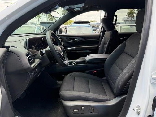 Summit White 2026 Chevrolet Traverse LT