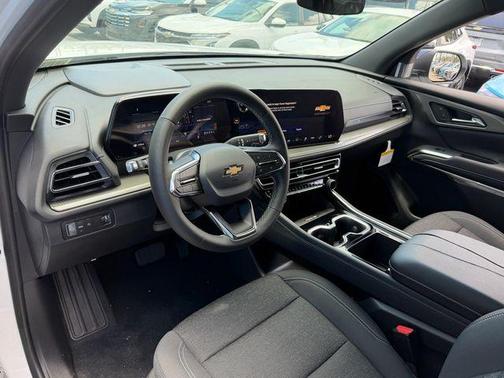 Summit White 2026 Chevrolet Traverse LT