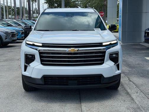 Summit White 2026 Chevrolet Traverse LT