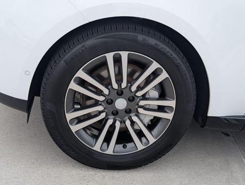 Fuji White 2025 Land Rover Range Rover P530 SE 7 Seat