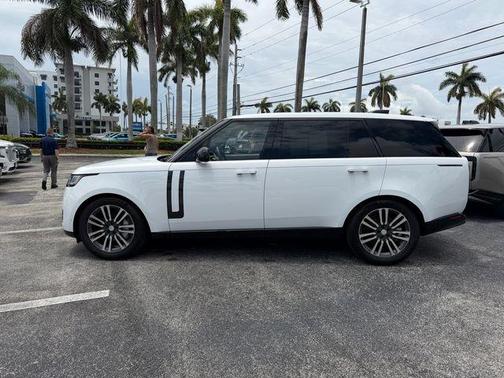 Fuji White 2025 Land Rover Range Rover P530 SE 7 Seat