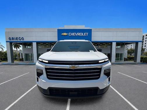 Summit White 2026 Chevrolet Traverse LT