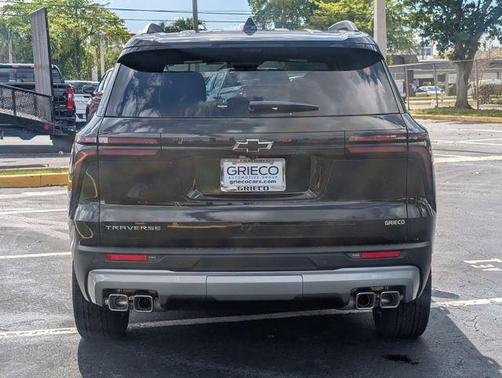 Mosaic Black Metallic 2026 Chevrolet Traverse LT
