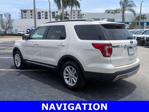 White Platinum Clearcoat Metallic 2017 Ford Explorer XLT