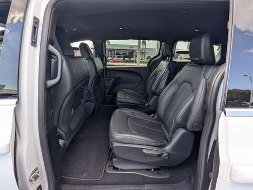 Bright White Clearcoat 2025 Chrysler Pacifica Hybrid Select