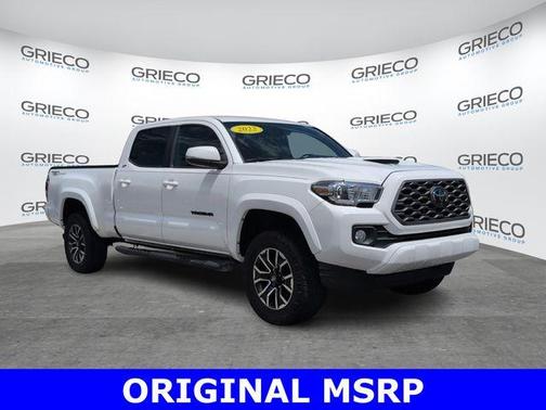 White 2022 Toyota Tacoma SR5