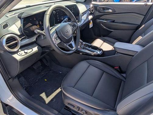 Summit White 2026 Chevrolet Trax ACTIV