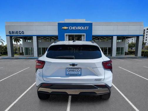 Summit White 2026 Chevrolet Trax ACTIV